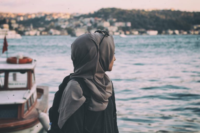 Zašto islam ponižava ženu naređujući joj da nosi hidžab?