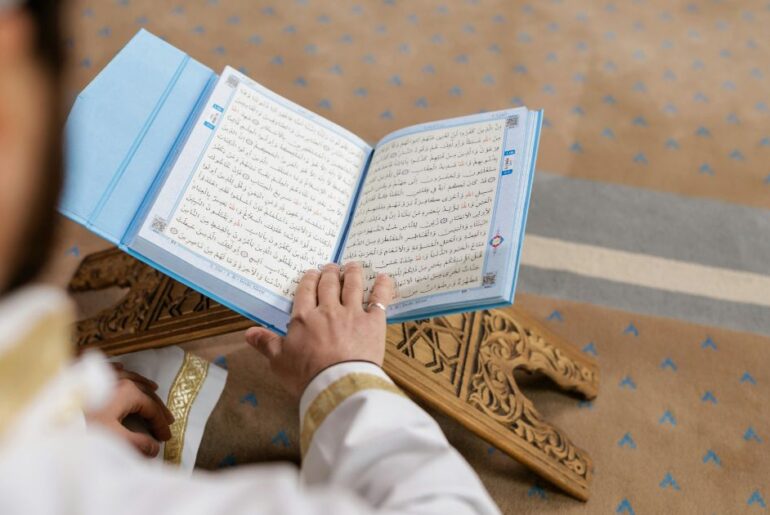 Kome Vjerovjesnik obećava Džennet 250 pitanja o životopisu Poslanika, alejhisselam islamska knjižara islamske knjige El Kelimeh Novi Pazar